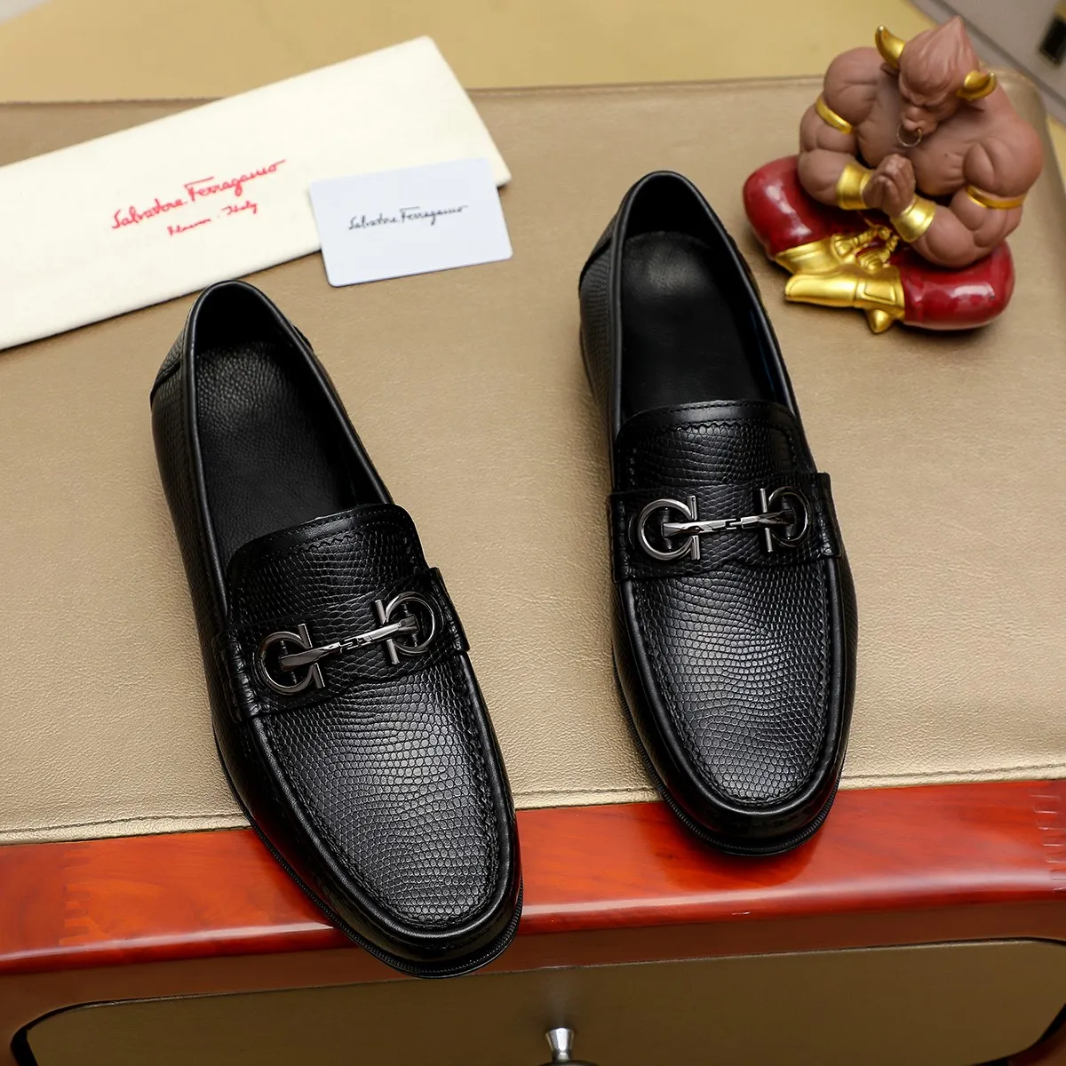 Men's shoes 250 🕷🕷🐂【Ferragamo】Ferragamo Popular fashionable casual shoes🇨🇳Official website counter 1:1 production, original mold opening💯Good quality can be seen, imported high-end first-layer pebbled calfskin, water-dyed🐂leather lining🌿very clear texture, high-quality waterproof, non-slip and wear-resistant outsole🎋high quality and low price, truly handmade🍓, color optional! Code number 38-44 (45. To be customized)